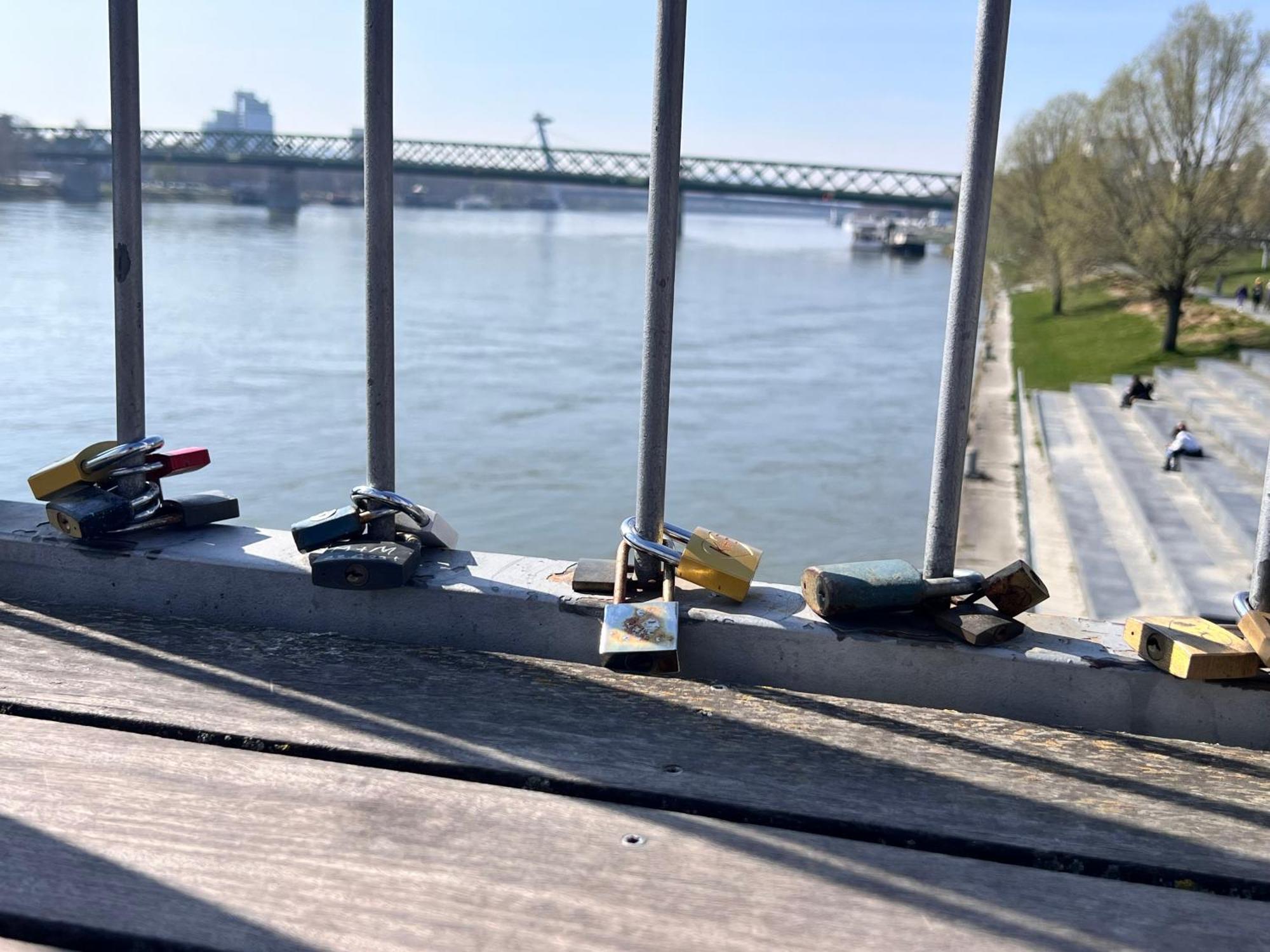 River Front Mezonet Eurovea Братислава Экстерьер фото