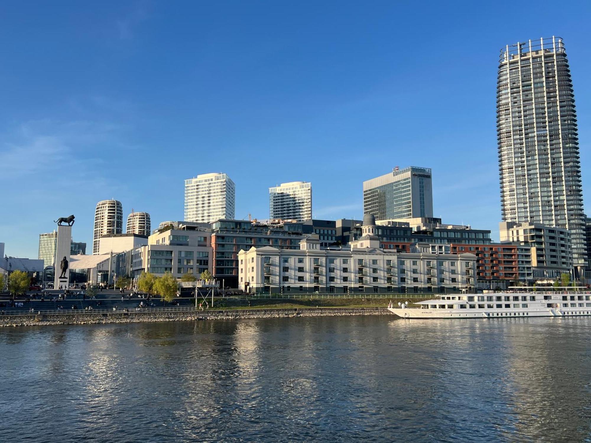River Front Mezonet Eurovea Братислава Экстерьер фото